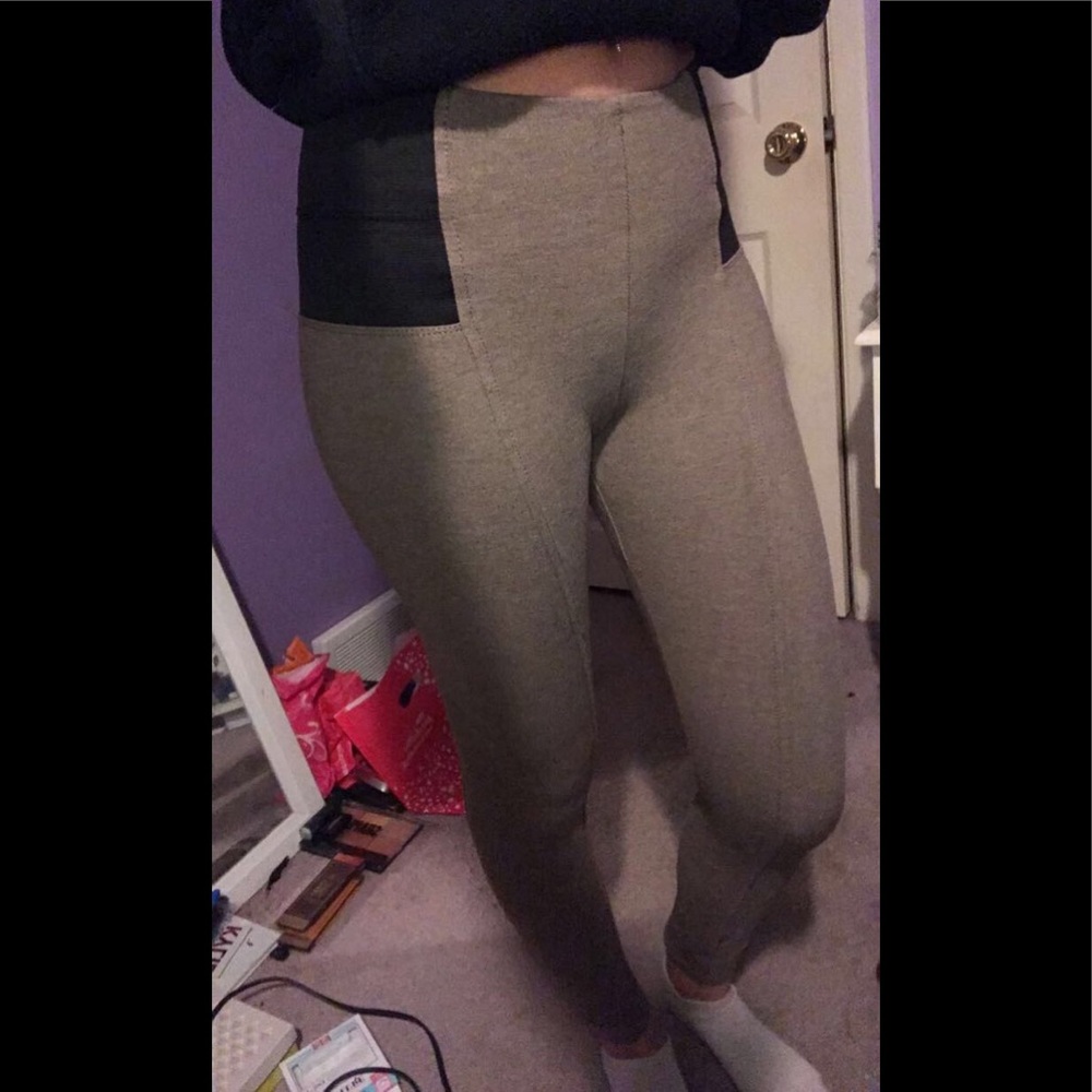 high rise legging with side detail. ONLY TRIED ON!